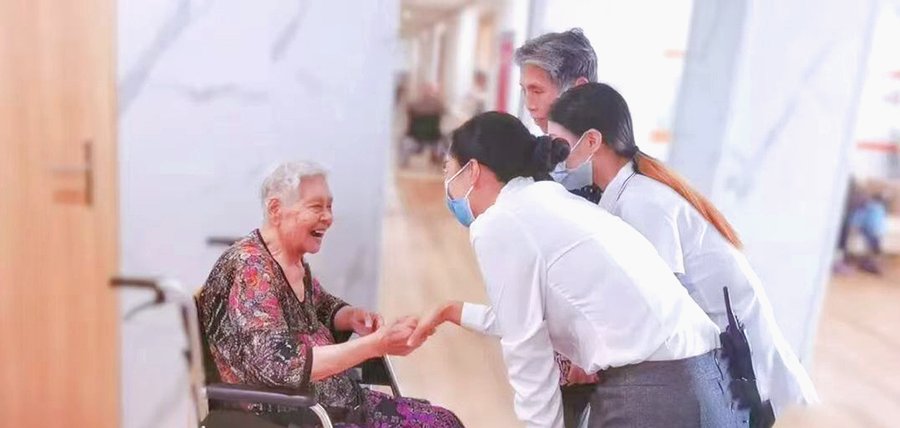 成都锦欣花乡康养中心：术后康复老人的专业照护选择