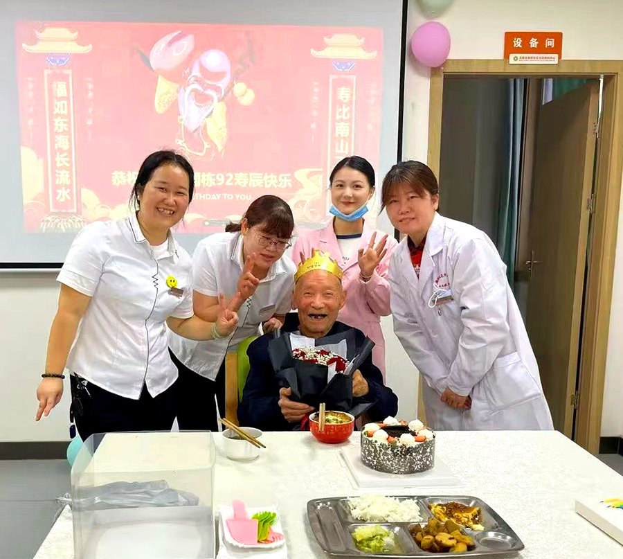 成都锦欣花乡康养中心：术后康复老人的专业照护选择