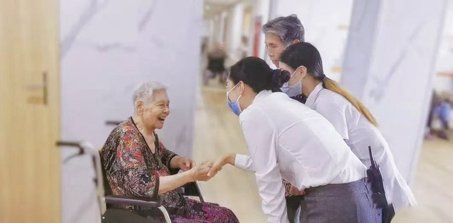 成都锦欣花乡康养中心探访:高新区术后康复长者的医养新选择
