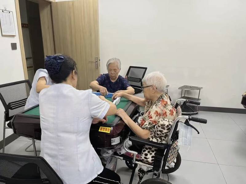 成都锦欣花乡康养中心周边公交接驳与无障碍动线观察