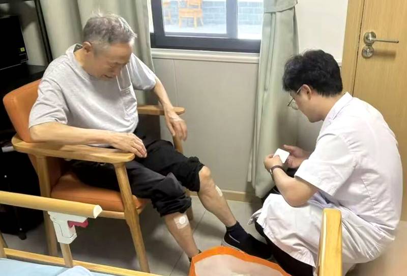成都锦欣花乡老年公寓:有花园、能散步种花草的园林式养老选择