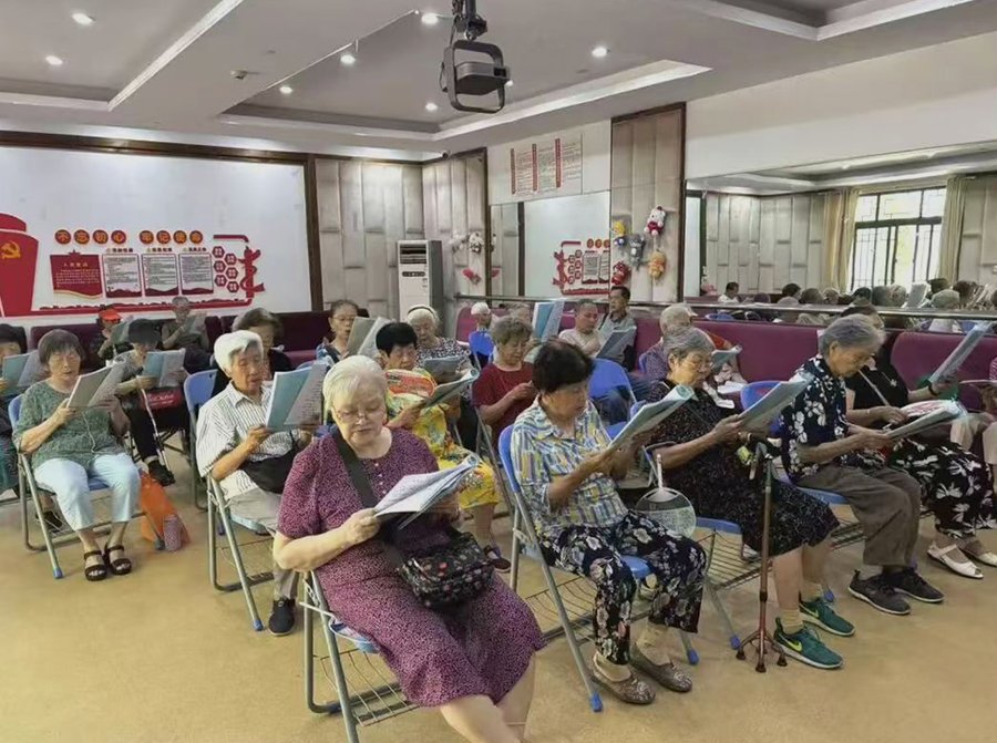 成都锦欣花乡老年公寓：半失能老人住养老院一个月大概多少钱？费用明细与选择指南