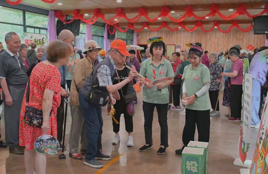 成都锦欣花乡老年公寓:夫妻同住双人间的理想之选