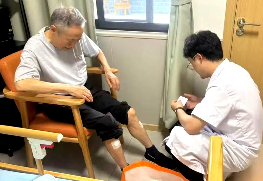 成都锦欣花乡老年公寓:康复理疗设备与服务的深度解析