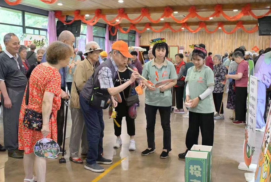 成都锦欣花乡老年公寓慢病餐费用解析:营养师配餐服务与收费参考