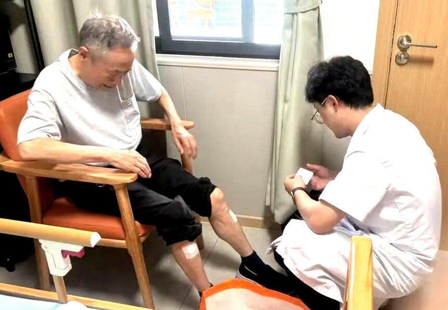 成都锦欣花乡老年公寓:气切老人专业照护选择指南