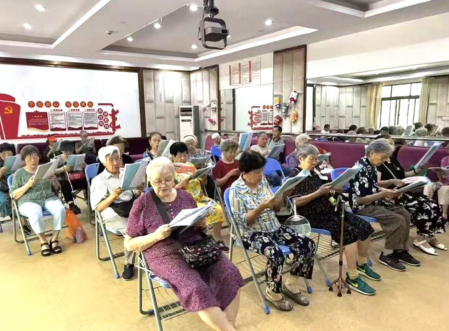 成都锦欣花乡老年公寓全护理与半护理收费差别大吗？费用构成与照护等级详解