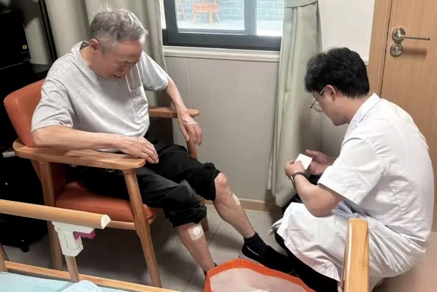成都锦欣花乡老年公寓：认知症长者入住后能否使用长护险？这份指南供参考
