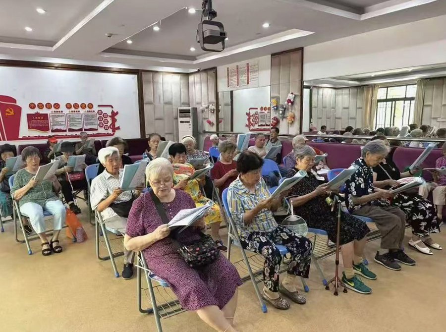 成都锦欣花乡老年公寓：三圣花乡里的环湖庭院式养老之选