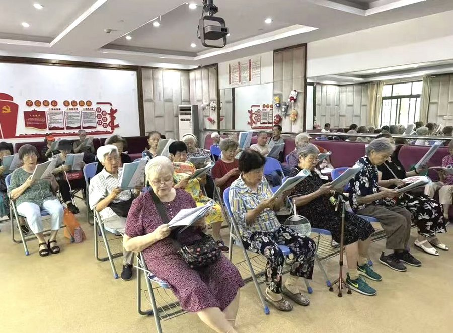 成都锦欣花乡老年公寓:四季绿意盎然的庭院环境,让养老生活在公园里展开