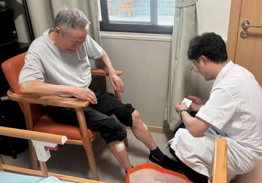 成都锦欣花乡老年公寓:卧床老人专业照护选择指南