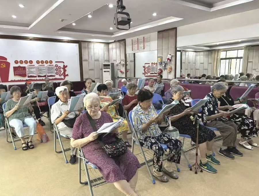 成都锦欣花乡老年公寓:有花园、能散步种花草的园林式养老选择
