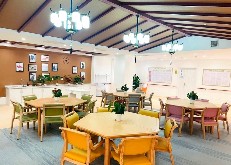成都康源养老·书院街长者屋餐饮服务观察：适老化餐、单点餐与家庭聚餐的实践样本