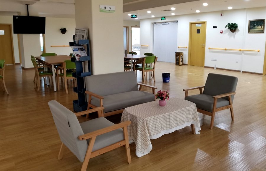成都康源养老·书院街长者屋：能协助老人完成洗澡、如厕、衣物清洗等日常生活照料吗？