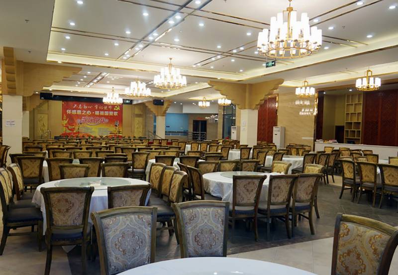 成都龙泉聚宝山养老中心长者文娱活动观察：红歌会、文艺汇演与生日聚会如何开展