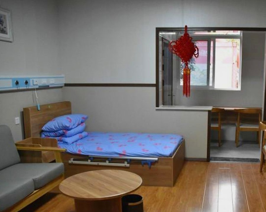成都龙泉山下藏着一家交通省心的养老院,聚宝山养老中心地铁2号线接驳还有免费参观车