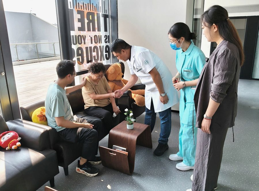 成都脑卒中后遗症老人康复养老机构怎么选|椿萱茂(南三环)老年公寓实地观察