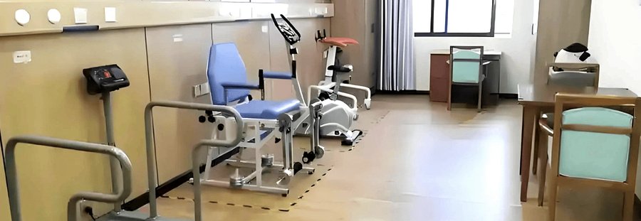 成都暖巢人家照料护理中心:防走失门禁与全屋适老化设施家属问答合集