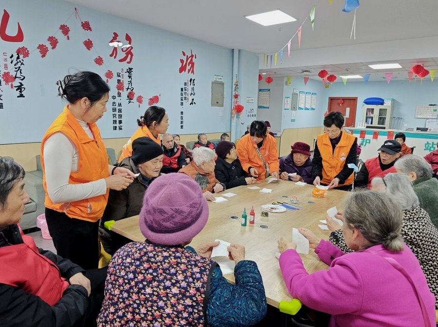 成都暖巢人家照料护理中心:防走失门禁与全屋适老化设施家属问答合集