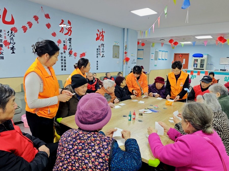 成都暖巢人家照料护理中心:在300平米庭院里,把电影和表演过成日常