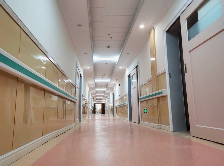 成都郫都区夫妻或两位老人同住双人间:虹满天康养中心政策允许条件与入住材料清单