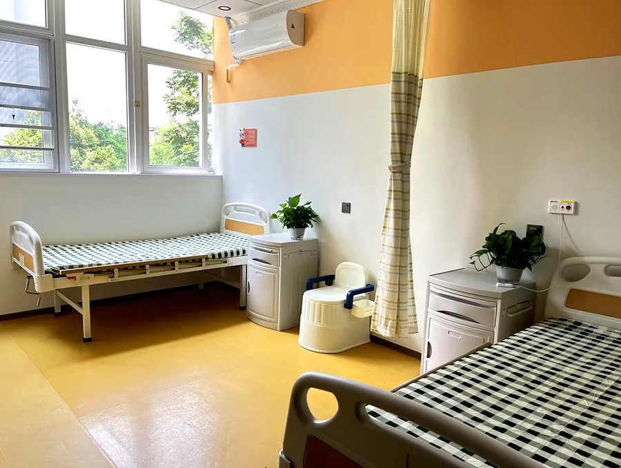 成都郫都区蜀都颐锦养老服务中心:探访24小时医护值班的护理型养老院