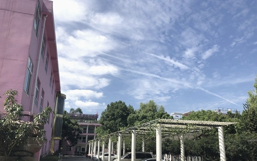 成都郫都区颐园养老院无障碍设施观察:轮椅坡道与防滑地面的配置细节