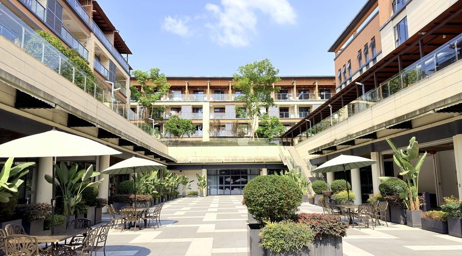 成都郫都区中铁·春台悦:带恒温泳池和健身房的养老社区