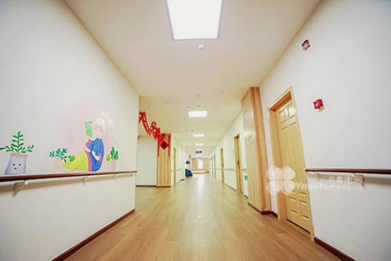 成都蒲公英老年护理中心探访:院内设药房、血压计与血糖仪等基础设备配置详解