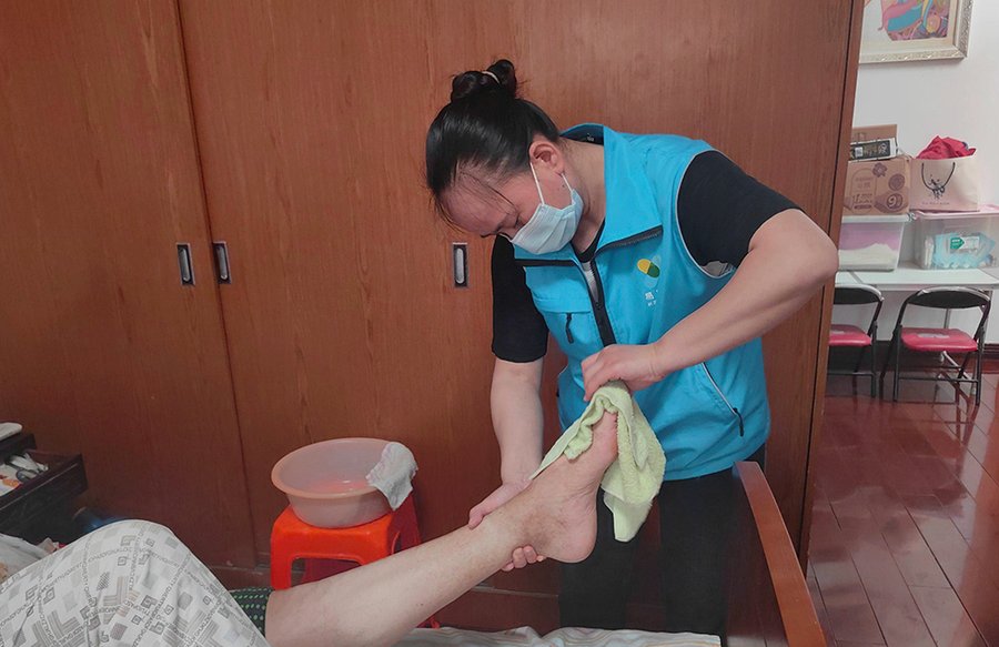 成都菩提心老人长期照护所:市中心兼具户外空间与活动室的养老探访