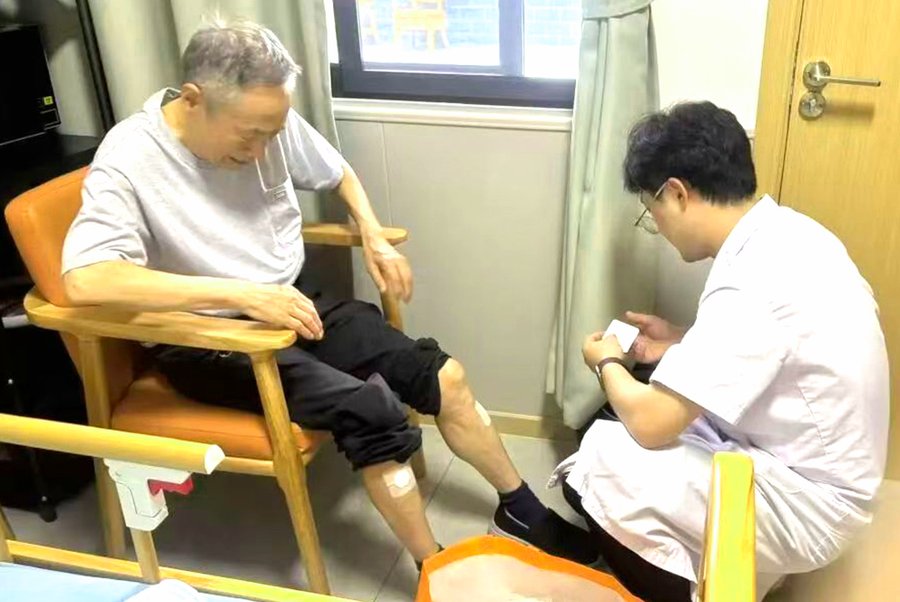 成都气切老人照护如何选?以锦欣花乡老年公寓为例看核心条件