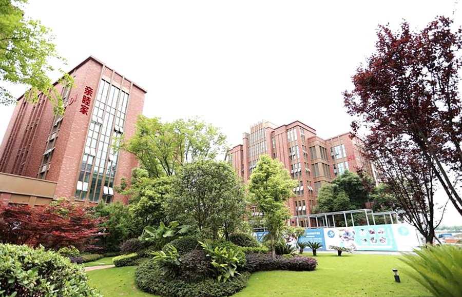 成都亲睦家·鹭湖长者社区:失能失智老人专业照护服务解析及参考指南