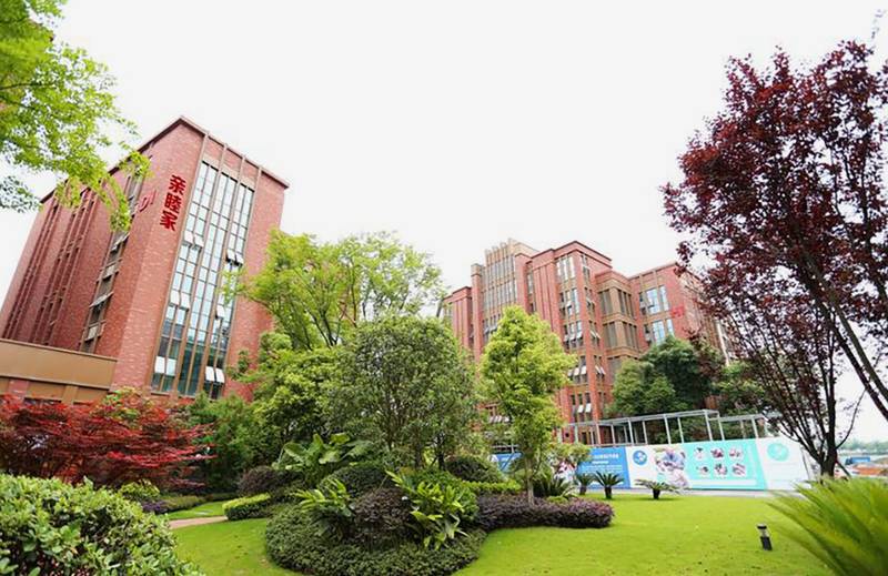 成都亲睦家养老机构选型参考:从资质到硬件的考察维度