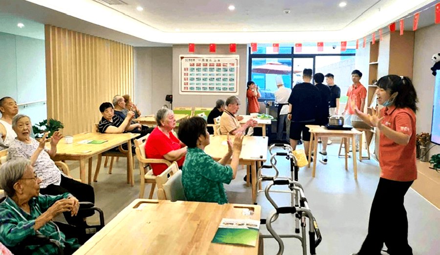 成都青白江区大弯街道养老服务综合体（福孝家康养中心）：康复活动区、益智活动区与室外花园的功能分区参考