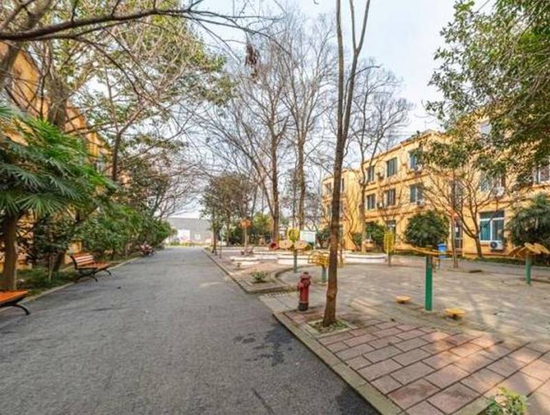 成都青白江祥福中心敬老院龙王一分院安全设施核查参考：防滑地板与消防监控室配置实查