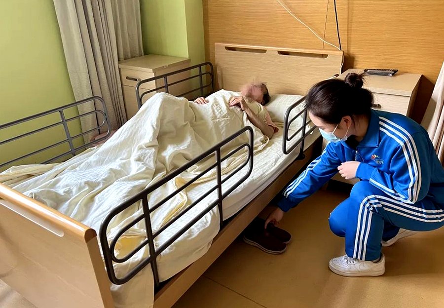 成都青羊区安康年养老服务中心:民办社区照料中心的床位好约吗?