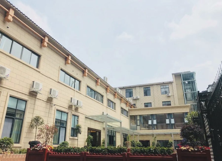 成都青羊区哺恩养老护理中心一个月大概多少费用?不同护理等级差别大吗?