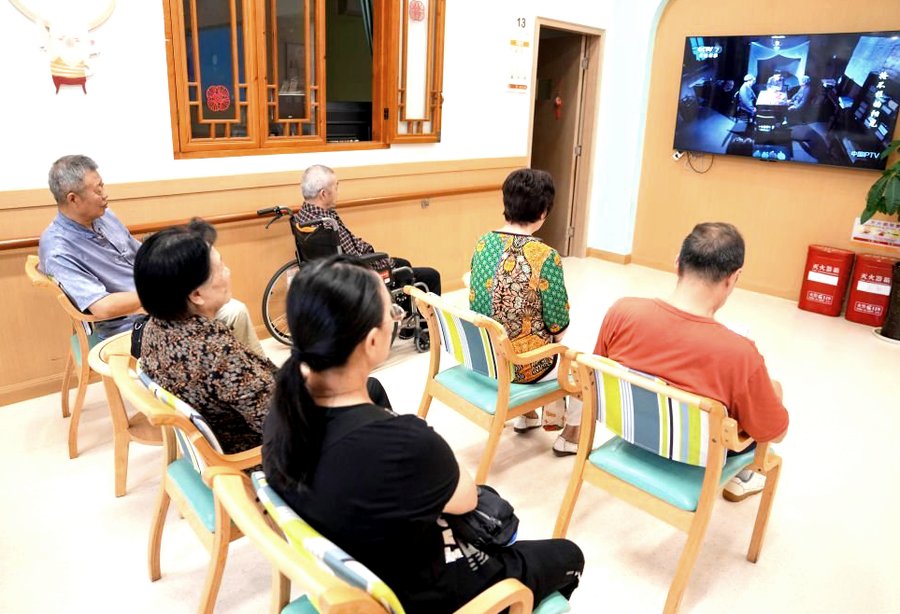 成都青羊区过街楼颐碗汤社区养老中心:配阳光房与户外活动场所的养老机构梳理