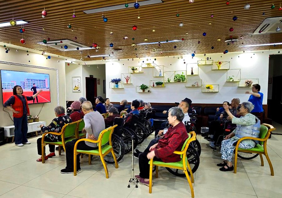 成都青羊区居室带独立卫生间洗衣机与阳台的养老院选择参考指南 成都市过街楼颐碗汤社区养老中心