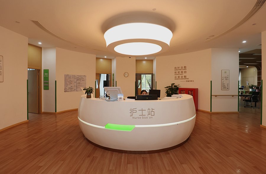 成都青羊区养老机构参考:成都爱馨客成航康养中心全屋适老化设计、智能呼叫系统与无障碍卫浴设施配置说明