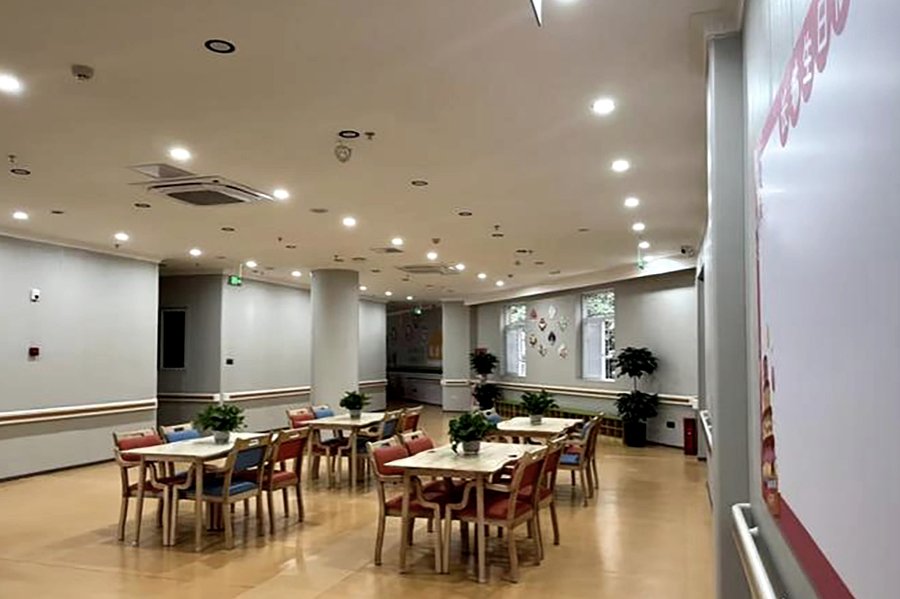 成都青羊区颐碗汤社区养老中心:为长者提供从流质到普食的分级膳食服务