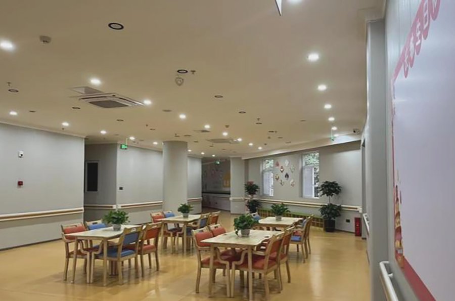 成都青羊区颐碗汤养老中心居室配置说明：独立卫浴·室内洗衣机·阳台
