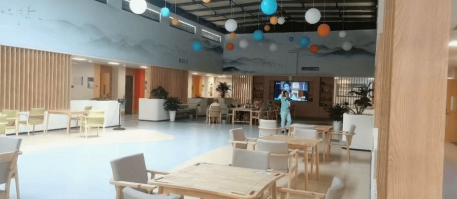 成都瑞小满天回镇街道社区养老综合体:月费3000-7500元,吃住护费用全解析