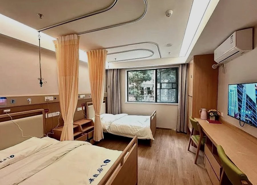 成都少城街道养老服务中心(悦伦康养居)适老化设施参考:地面防滑与安全扶手的考察路径