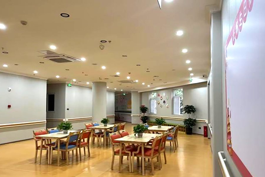 成都市过街楼颐碗汤社区养老中心:成都青羊区卧床长者专项照护服务指南 可提供翻身扣背与辅助排便的养老机构信息参考