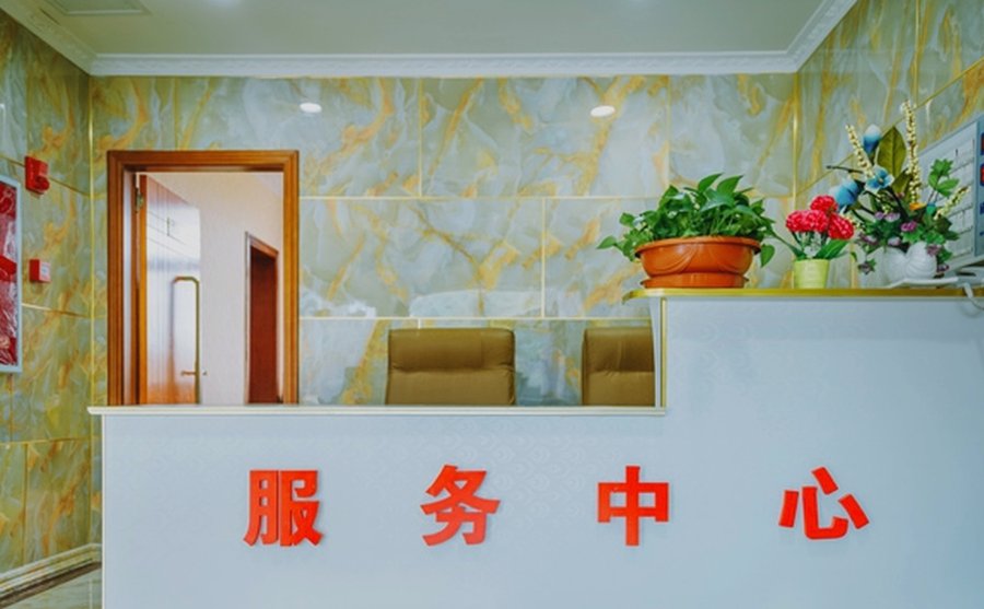 成都市郫都区颐园养老院:全国爱心护理院授牌背景与照护团队配置说明