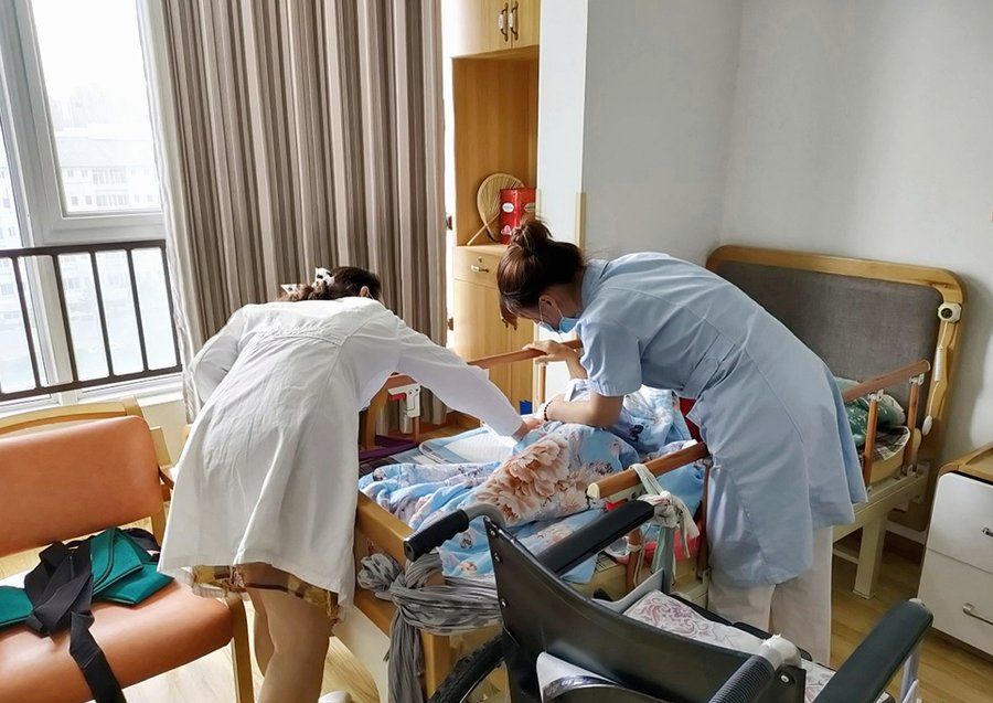成都泰邦健康长者公寓24小时护理人员值班服务说明与选院参考