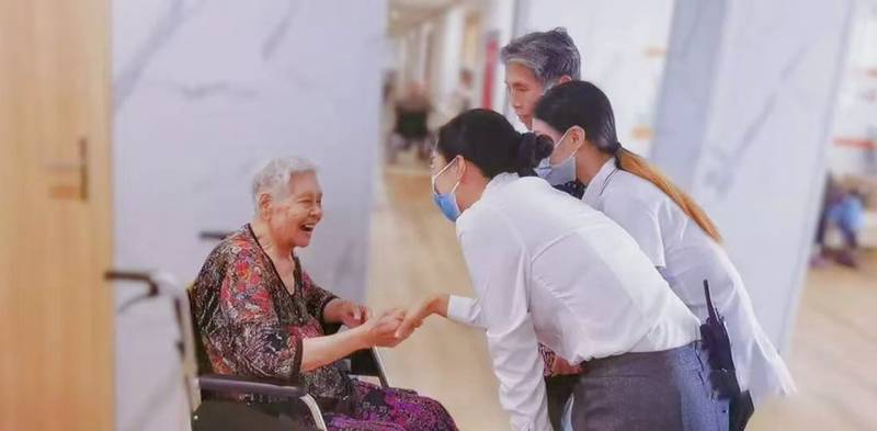 成都完全失能照护费用参考：锦欣花乡康养中心服务与定价观察