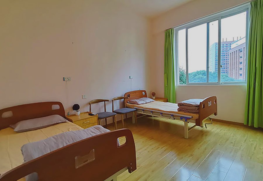 成都晚霞养老服务中心膳食服务说明：三餐两点与适老化餐设置参考