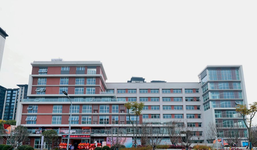 成都万兴颐养院半失能老人起居照护选型参考指南